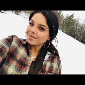 Meet your Posher, Alexis